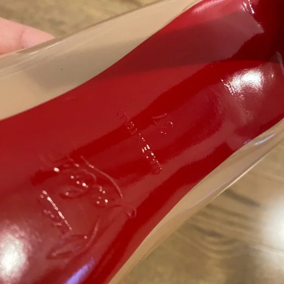 Christian Louboutin Pigalle 100 Nude Patent Leather in size 37. - Picture 6 of 6